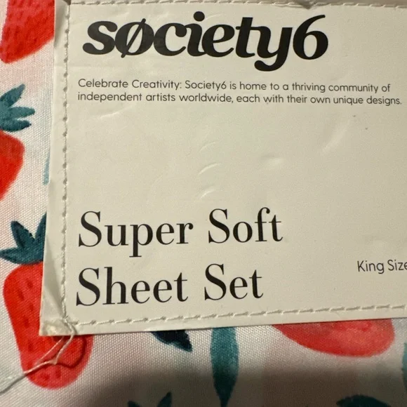 🍓NEW Society Six Strawberry Print King Size Super Soft Sheet Set NIP 4 Piece - Picture 3 of 6